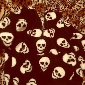 Soft Black Heart Eye Skull Hoodie size medium